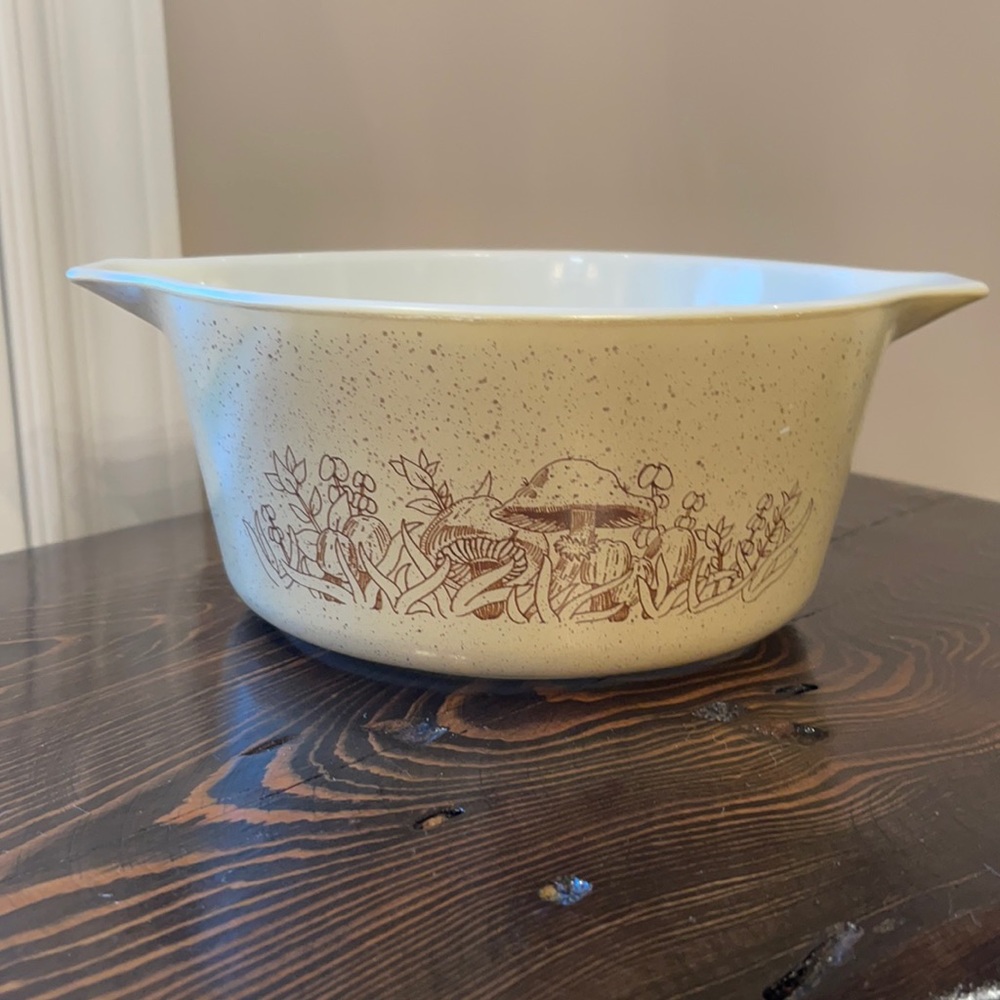Pyrex Cream and Brown Cookware Bowl